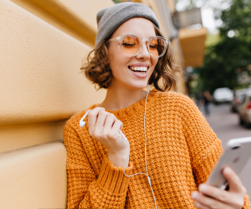 girl-in-orange-listening-the-music